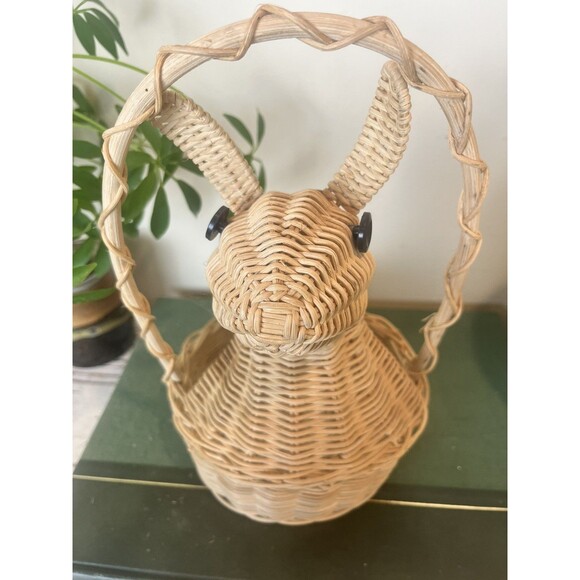 Vintage 1980’s Bunny Rabbit Shaped Wicker Basket Easter Handle Spring Home Decor - Picture 6 of 8